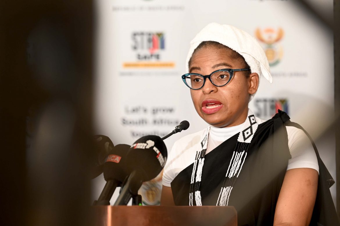 Opposition parties call for Ntshavheni to be removed amid corruption allegations