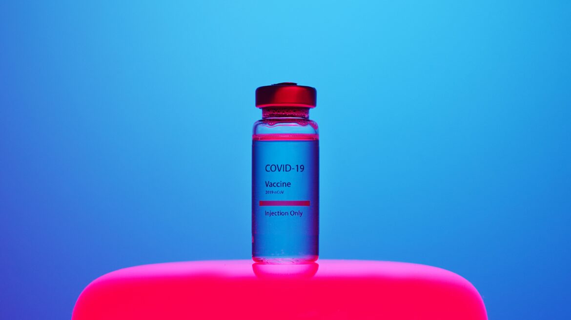 covid-19 vaccine/ Pexels