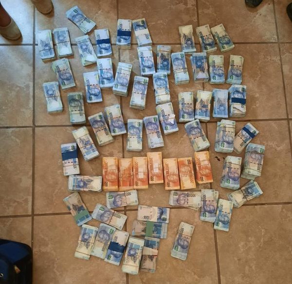 Four arrested fake cash