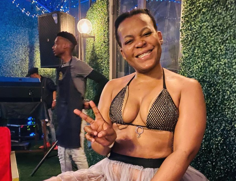 Fan touches Zodwa