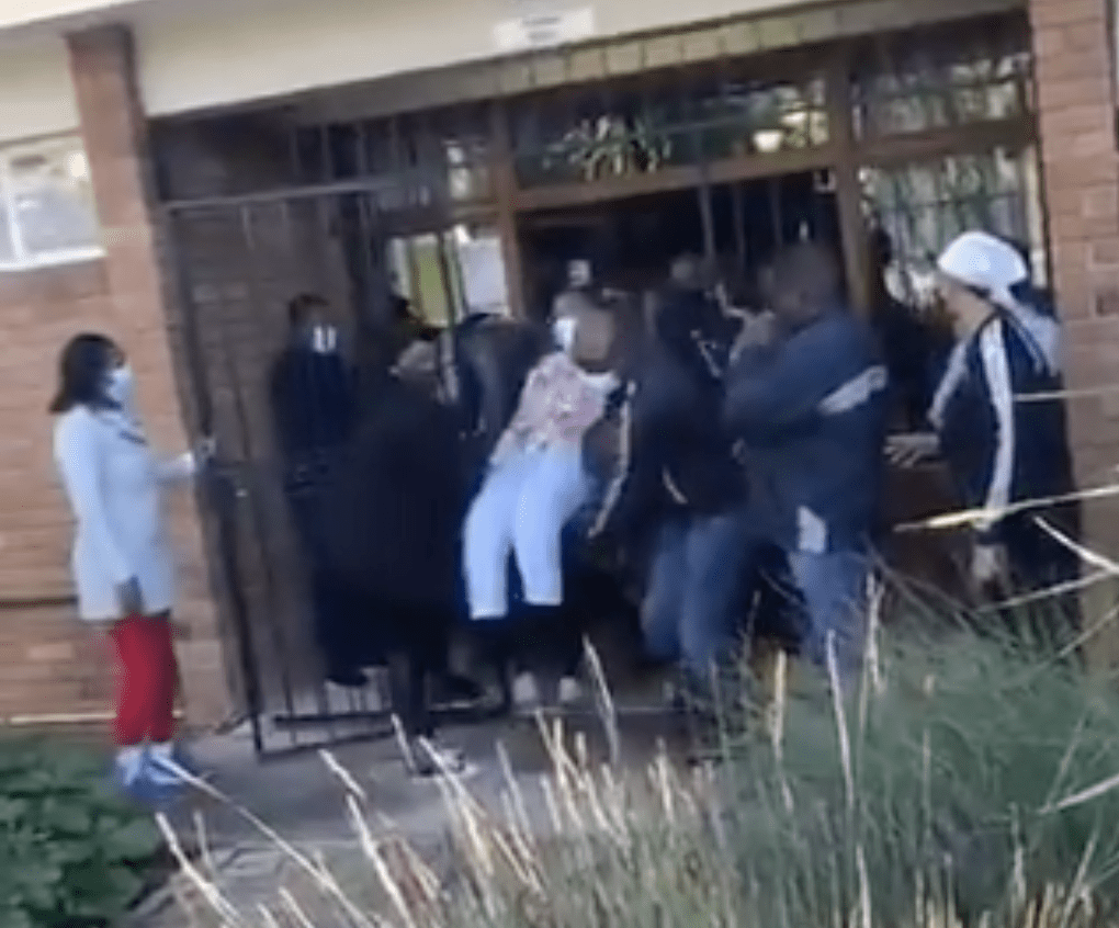 Parents removing Laerskool Theresapark principal