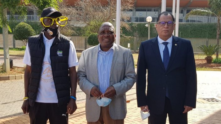 Health Minister Joe Phaahla with SAFA President Dr Danny Jordaan and a soccer fan