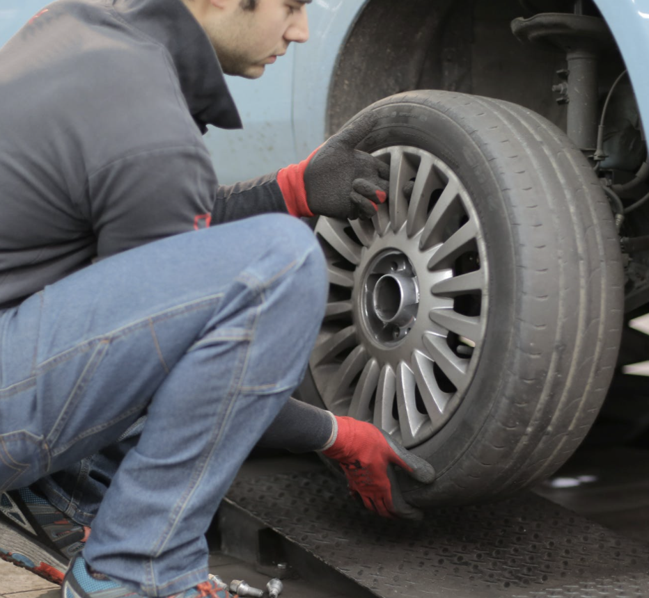 Roadside tyre changing tips