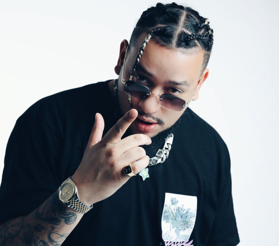 AKA loses it with fans