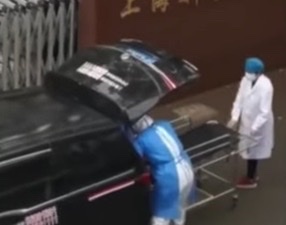 Shanghai elderly patient mistaken to have died and loaded to a hearse