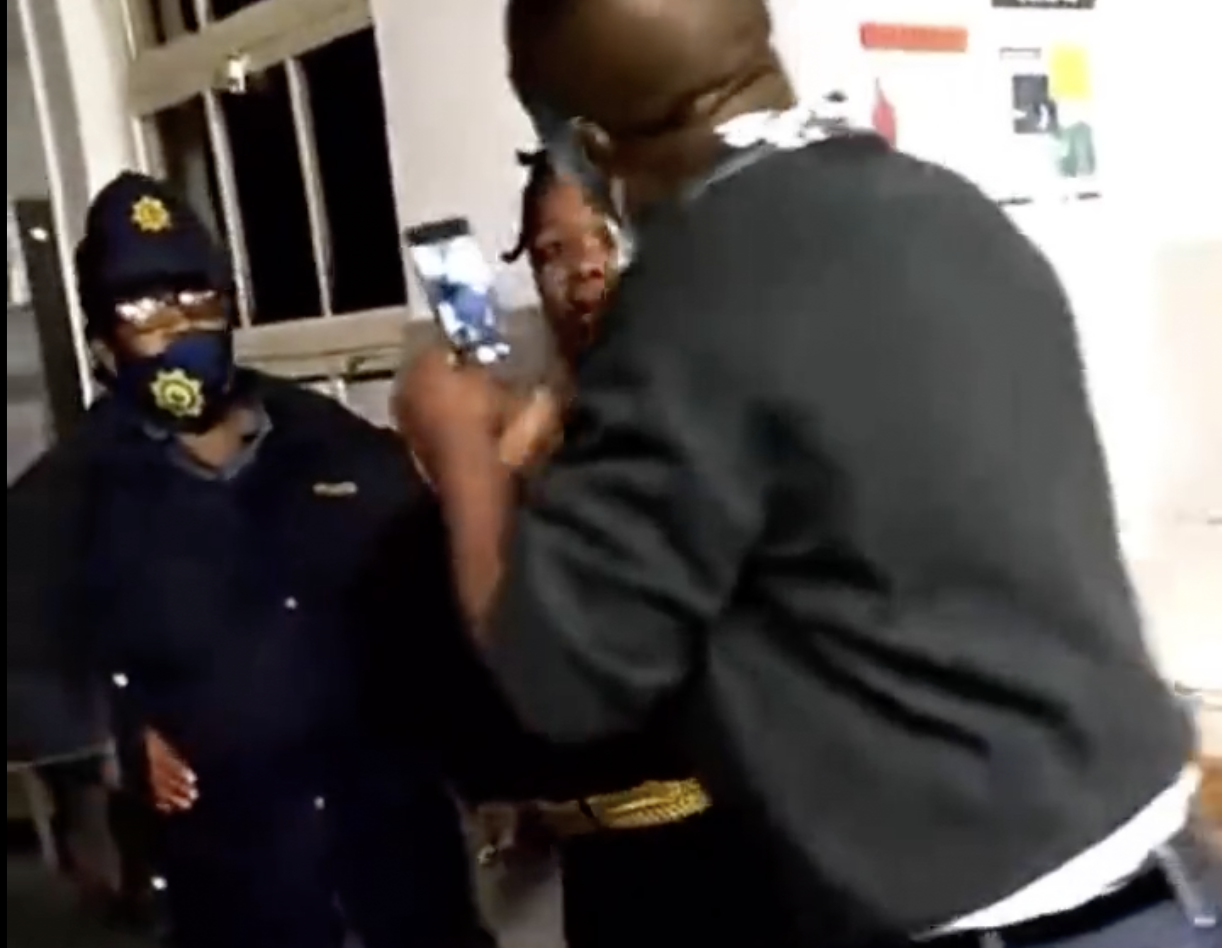 WATCH: Man beats up 3 women in front of a police officer