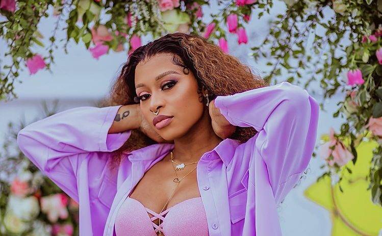 DJ Zinhle comes under fire from dissatisfied customer after purchasing one of her wigs