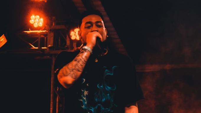 AKA disses Cassper in front of a packed audience