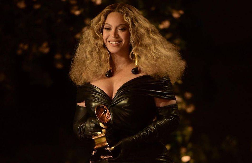 Beyonce makes Grammy history!