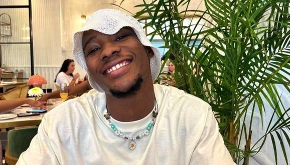 Zamani Mbatha caught in bed with another woman