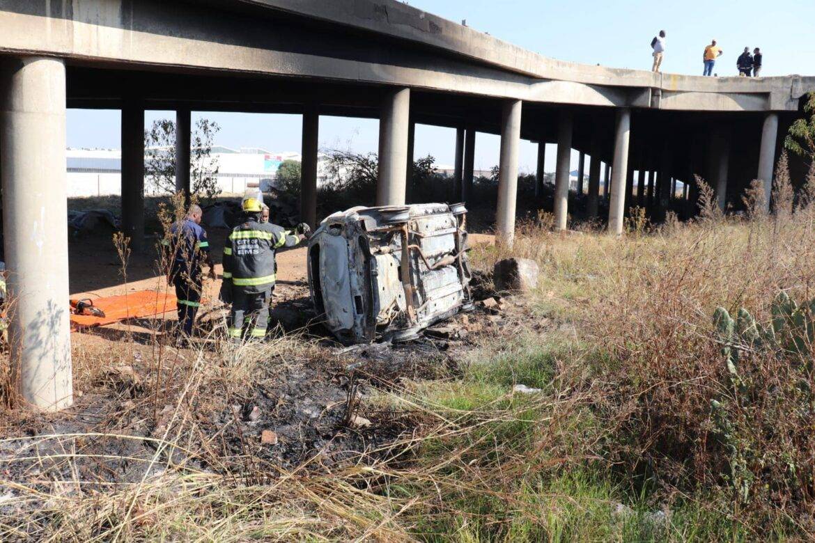 plunges off Germiston bridge