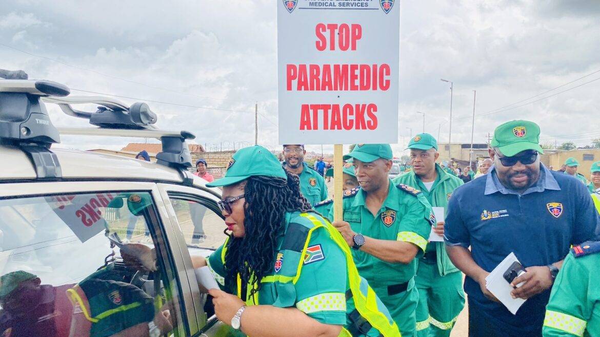 paramedics attacked in Pretoria