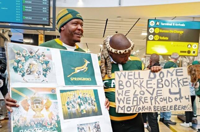 Siya Kolisi and his men receive heroes' welcome at OR Tambo International