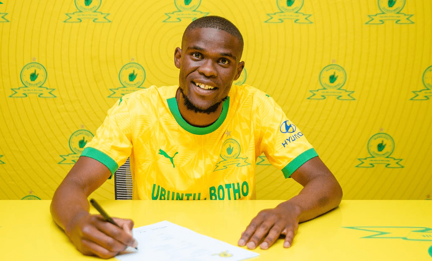 Zuko Mdunyelwa signs for Mamelodi Sundowns