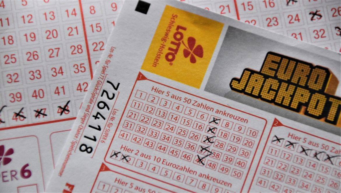 Lottery winner sues baby mama for revealing his winnings