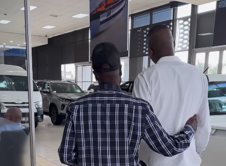 Oscar Mbo surprises his father with a brand-new vehicle