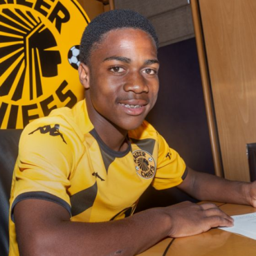 Mfundo Vilakazi commits to Kaizer Chiefs until 2028