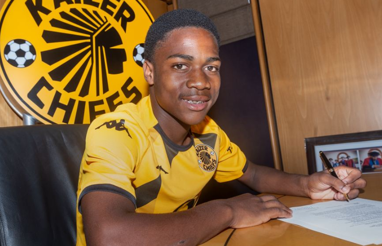 Mfundo Vilakazi commits to Kaizer Chiefs until 2028