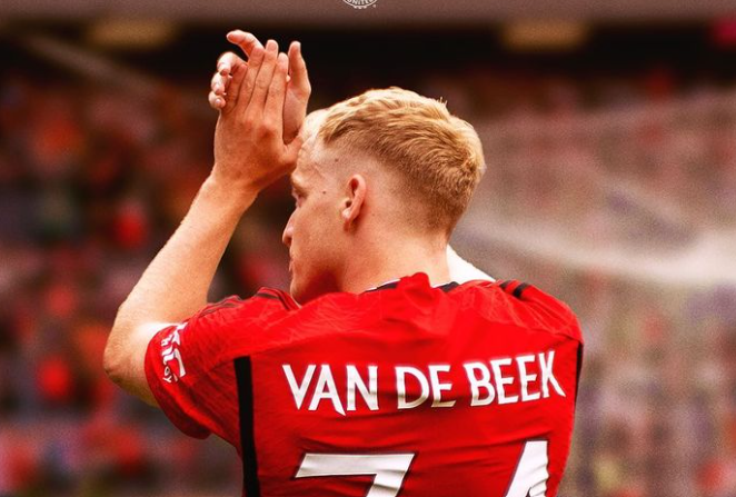 Donny van de Beek's heartfelt farewell to Manchester United fans