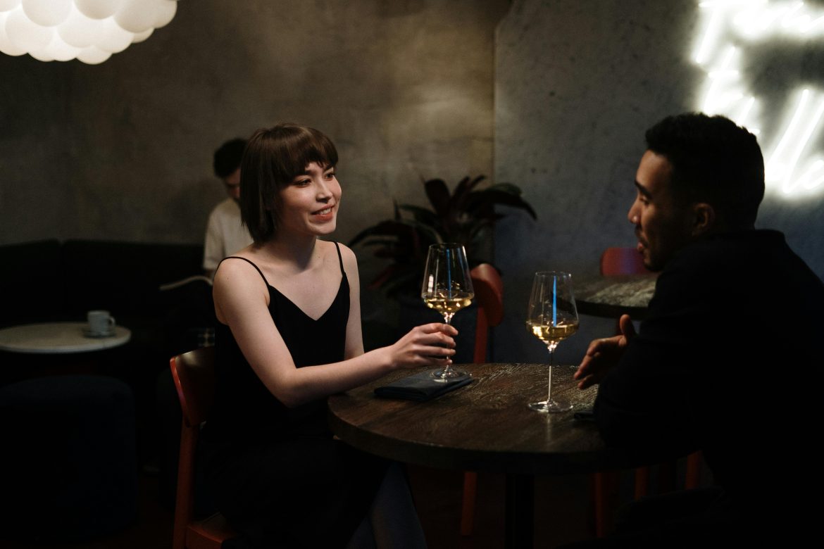 "My date offered to pay the bill but her card declined" - The Blind Spot