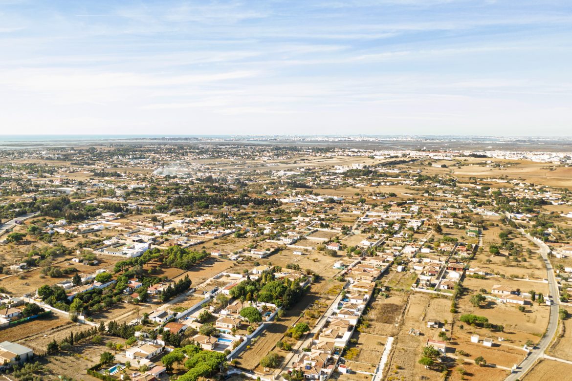 Should you move out or stay in the hood? Siz The World debates