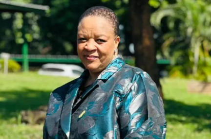 Skeem Saam's Mme Thobakgale dedicates first-ever SAFTA win to her late parents