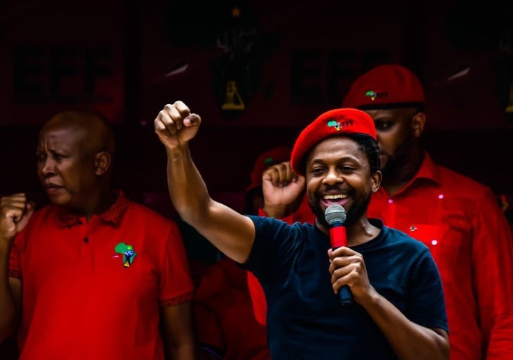 Mbuyiseni Ndlozi using microphone