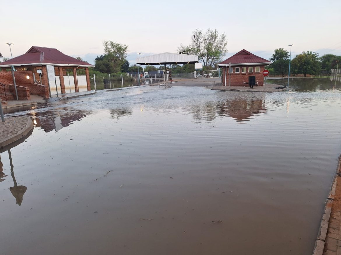 Flooding outside BMA border port
