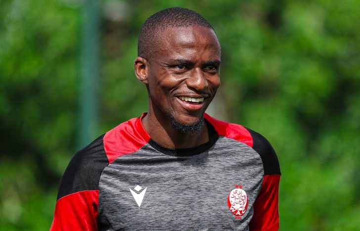 Thembinkosi Lorch wins player of the month at Wydad Casablanca