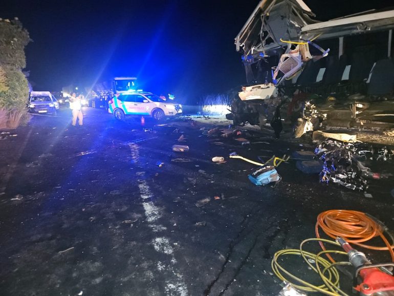 12 killed in bus and truck crash on R34 near Vryheid