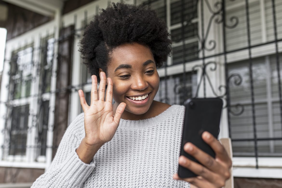 'Just send me a text': Siz The World debates modern communication methods