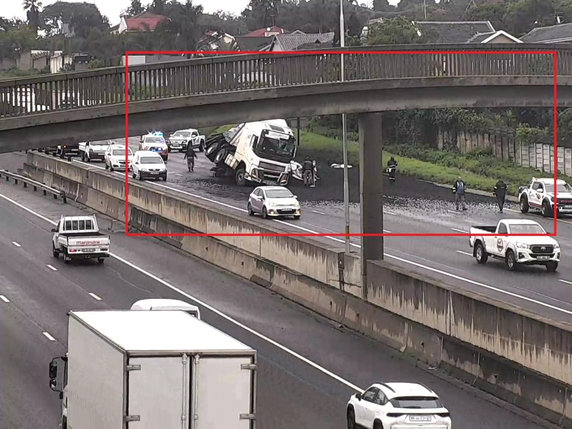Full road closure on N12 East after Kliprivier due to an overturned coal truck