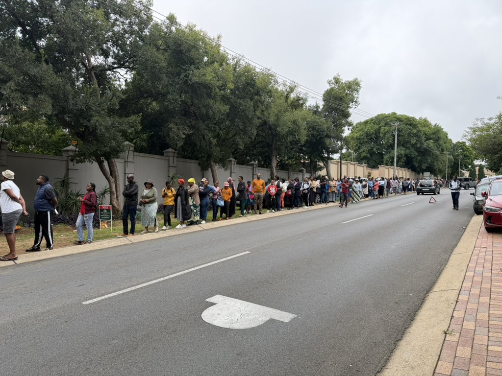 Gauteng parents demand scrapping of online placement system as hundreds of learners remain unplaced