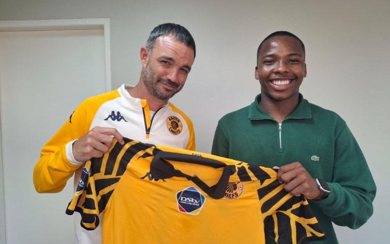 Rising star Xhosa Manyana joins Kaizer Chiefs to refresh their ranks