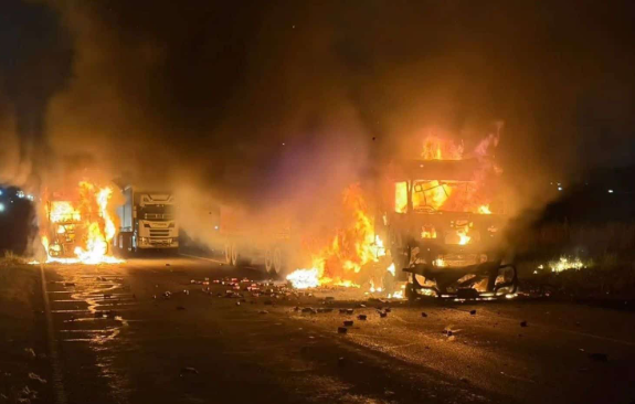 Truck drivers narrowly escape death in suspected arson attack in Ekurhuleni