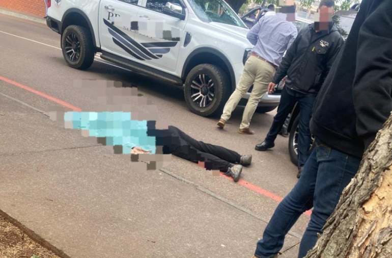 Three dead after armed robbery at jewellery store