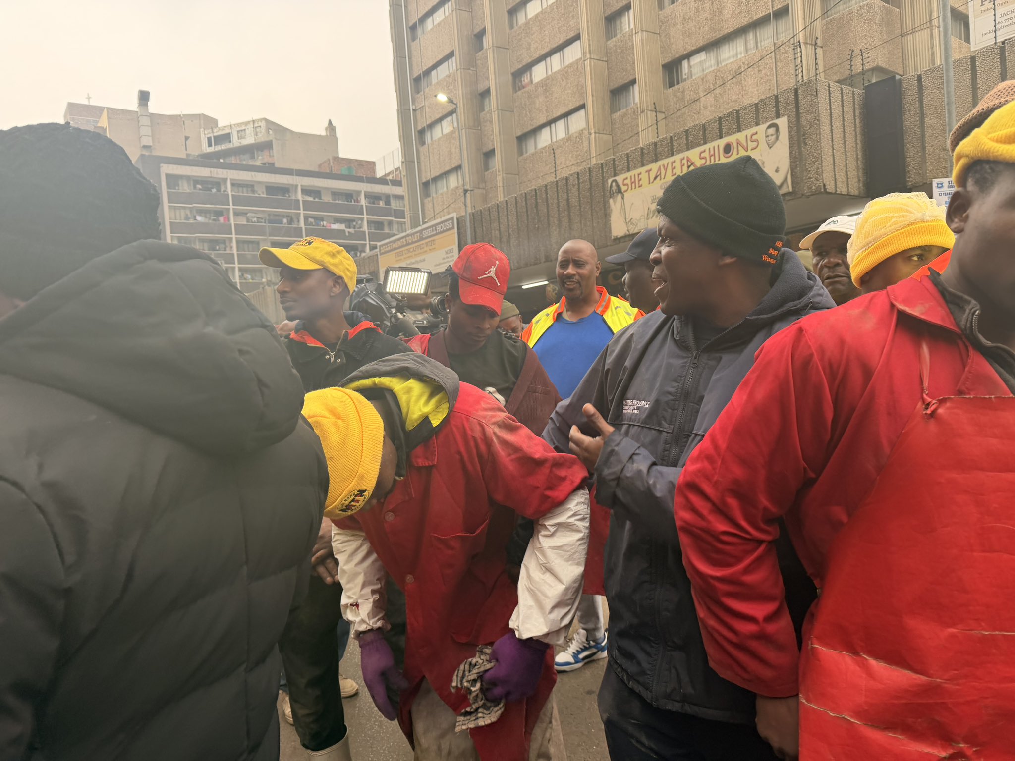 WATCH: Dramatic scenes in Joburg CBD as undocumented workers are arrested