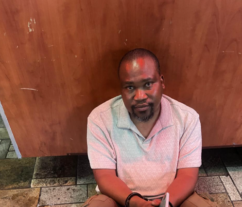 Johannesburg Water employee caught red-handed extorting residents for services