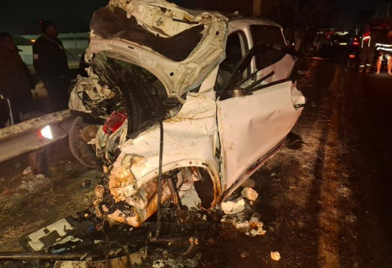 Two dead and four fighting for their lives after N17 crash in Eastrand