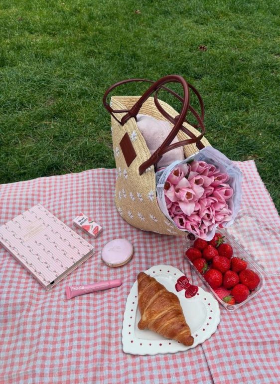 From low-rise jeans and corset tops to colourful home décor and outdoor picnics, here’s how to embrace the new season without breaking the bank.