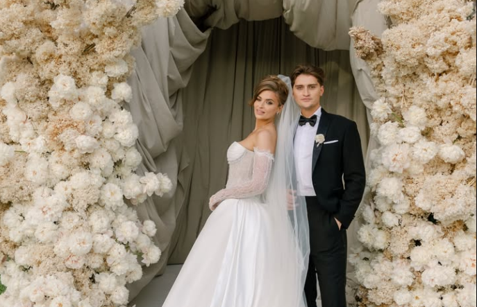Former Miss SA Mia Le Roux says ‘I do’ in an intimate Cape Winelands wedding